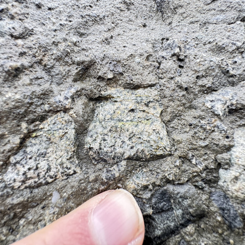 Khaleesi rock chip sample